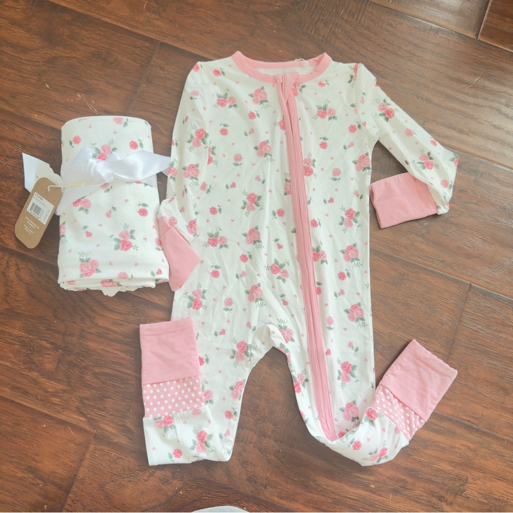 Angel Dear White & Pink Floral Zipper Footie with Blanket Set 6-12 m